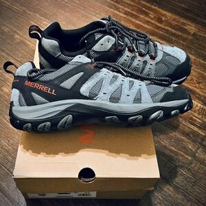 NEW Men's 9.5 Merrell Accentor 3 Hiking And Walking shoes